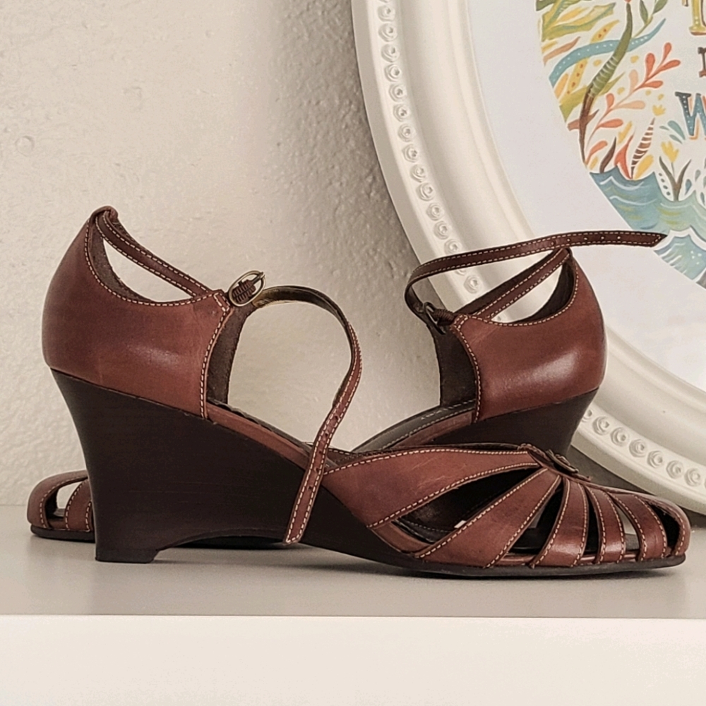 Naturalizer leather wedge heels 10 Wide